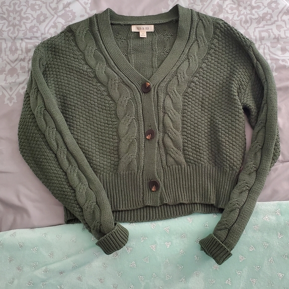 thick cropped cardigan